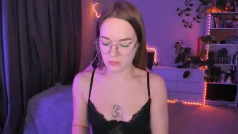 Snapshot of ami_amour_ chatting on December 9, 8:11 am Hi-hi I am Kate welcome to my sexy room online show from December 9, 8:11 am