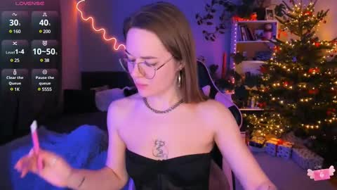 Snapshot of ami_amour_ chatting on December 31, 1:52 pm Hi-hi I am Kate welcome to my sexy room online show from December 31, 1:52 pm