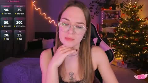 Snapshot of ami_amour_ chatting on December 27, 7:57 pm Hi-hi I am Kate welcome to my sexy room online show from December 27, 7:57 pm