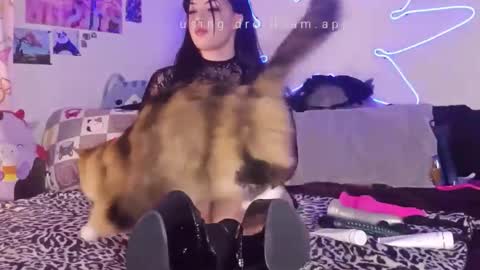 amia mia online show from January 14, 8:08 am