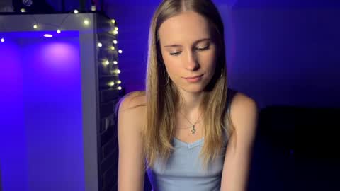 Amily online show from August 9, 7:39 pm