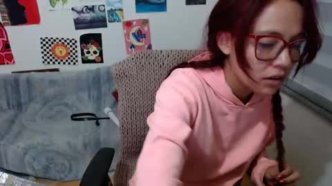 yisel online show from December 26, 12:25 am