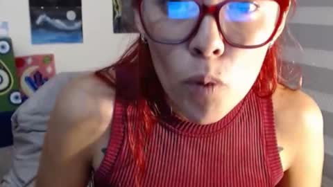 yisel online show from November 11, 1:56 am