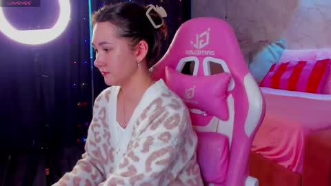 Amy follow me  online show from March 2, 9:49 am