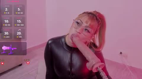 Little Slut Nicolee online show from July 30, 5:36 pm