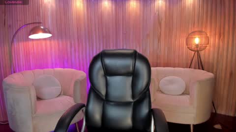 Amy  online show from December 5, 8:00 pm