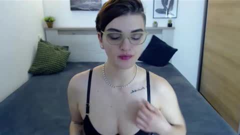 Hi there guys  My pleasure in your hands  pvt is open online show from November 25, 7:43 am