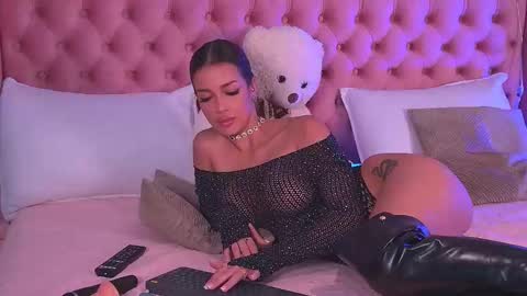 Snapshot of amyra_moon chatting on October 3, 4:06 am Amyra online show from October 3, 4:06 am