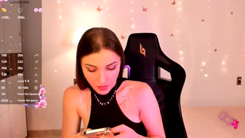 amyvilvet online show from November 19, 6:08 pm