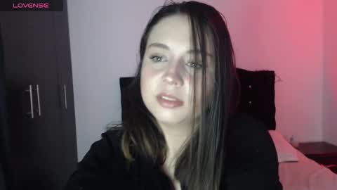 ana_arms_ online show from March 19, 4:22 pm