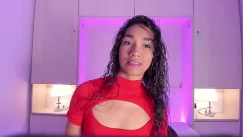 anaacollins_ online show from March 19, 11:36 am