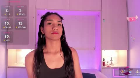 anaacollins_ online show from November 15, 11:44 am