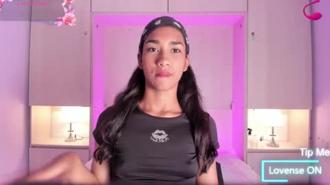 anaacollins_ online show from March 4, 12:23 pm