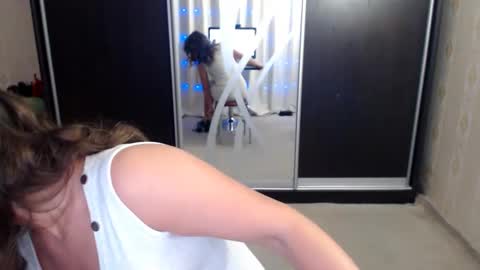 Snapshot of anabelsweet chatting on February 25, 2:47 am Milana online show from February 25, 2:47 am