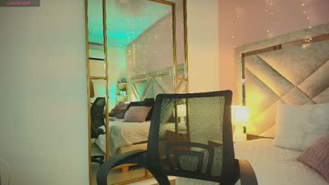 Anahi  online show from April 1, 2:58 pm