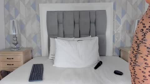   online show from November 5, 12:32 pm