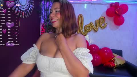 Snapshot of analuna__ chatting on February 13, 9:28 pm Ana Luna online show from February 13, 9:28 pm