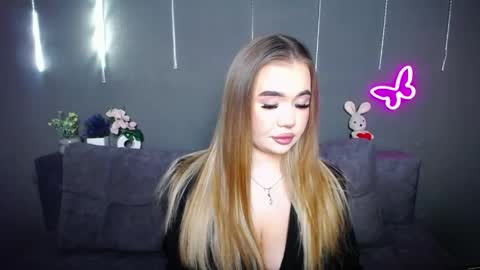 anastacyyellig online show from April 24, 8:44 pm