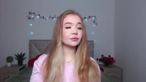 anastacyyellig online show from April 19, 8:44 pm