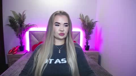 anastacyyellig online show from October 9, 1:21 am