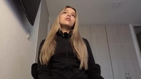 andreau 19 online show from February 25, 1:31 pm