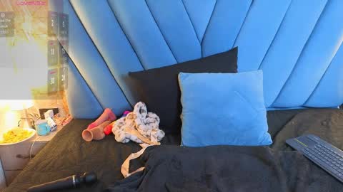 angel__red_ online show from April 10, 6:30 am