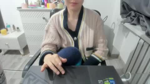 angel_lee__ online show from March 9, 4:00 pm