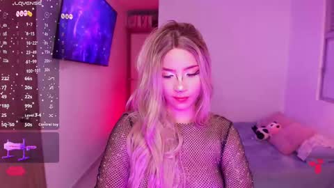 Snapshot of angel_rouse_1 chatting on October 1, 11:53 pm Angel online show from October 1, 11:53 pm