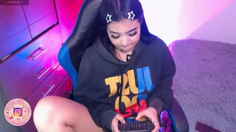 A N G E L A  E L L I S S   online show from March 9, 4:43 pm