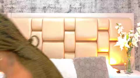 Angela Roberts online show from February 22, 9:37 pm