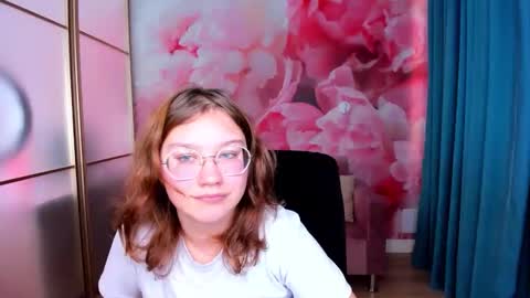 AngelinaLow online show from November 14, 1:55 pm