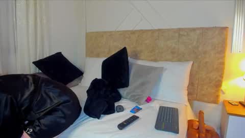 angelinarouse_ online show from December 17, 6:17 am