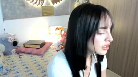 Angeline Smith  online show from October 26, 5:36 am