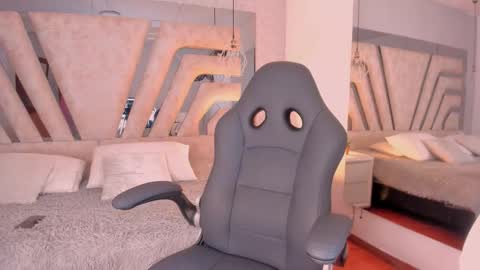 Angeline Heet online show from November 6, 3:45 am