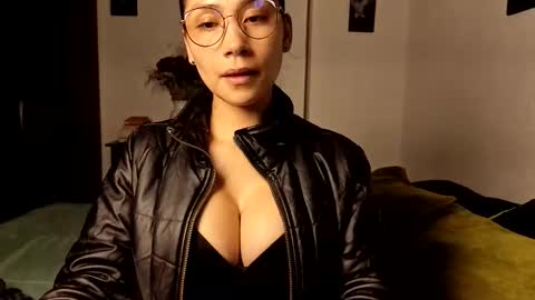  ANGELA ISABELLA  online show from January 11, 12:59 am