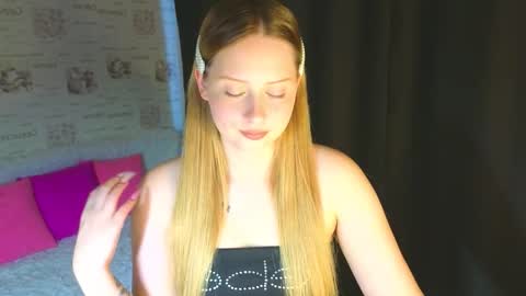 Snapshot of angellisss chatting on September 25, 11:53 am Cutie online show from September 25, 11:53 am