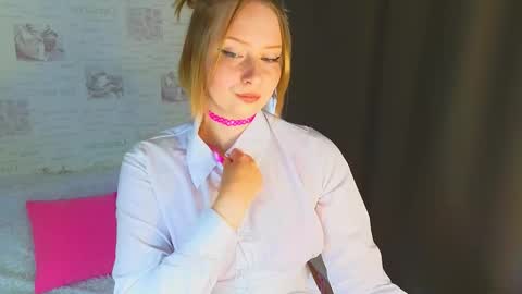 Snapshot of angellisss chatting on October 19, 7:32 am Cutie online show from October 19, 7:32 am