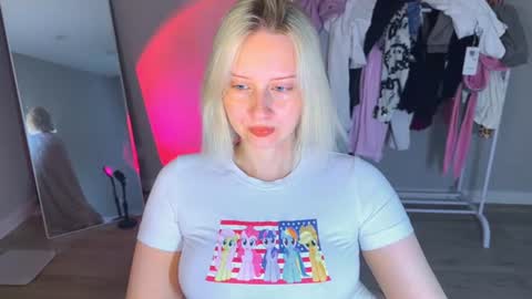 Cutie online show from June 28, 11:17 am