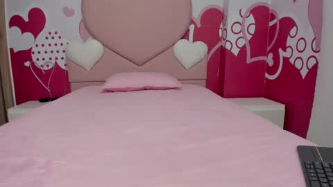 Snapshot of angelstonne_ chatting on February 23, 8:11 am Angel online show from February 23, 8:11 am