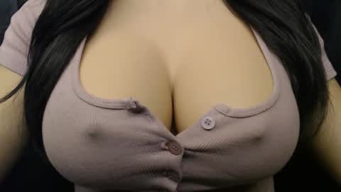 Angelyn online show from November 4, 1:05 pm