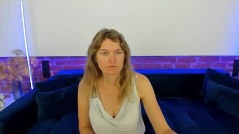 Snapshot of annabel_xxx chatting on October 4, 5:57 am Annabel online show from October 4, 5:57 am