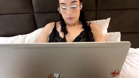 Sarah online show from October 4, 7:07 pm