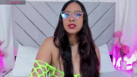 Snapshot of annaqueen_ chatting on January 9, 4:28 pm Anna online show from January 9, 4:28 pm