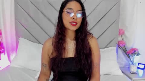Snapshot of annaqueen_ chatting on December 27, 4:33 pm Anna online show from December 27, 4:33 pm