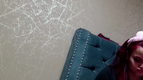 Snapshot of anne_julienne chatting on October 17, 1:53 am       online show from October 17, 1:53 am