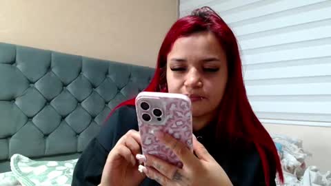 Snapshot of anne_julienne chatting on January 31, 11:24 pm       online show from January 31, 11:24 pm