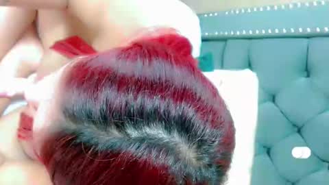 Snapshot of anne_julienne chatting on December 13, 11:28 pm       online show from December 13, 11:28 pm