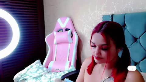 Snapshot of anne_julienne chatting on January 14, 12:00 am       online show from January 14, 12:00 am