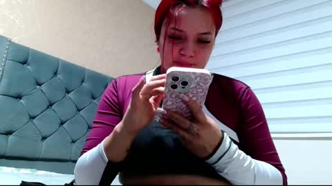 Snapshot of anne_julienne chatting on January 23, 11:37 pm       online show from January 23, 11:37 pm