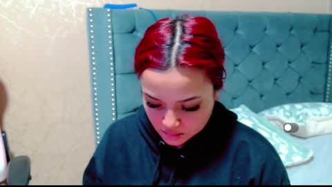 Snapshot of anne_julienne chatting on January 25, 11:43 pm       online show from January 25, 11:43 pm